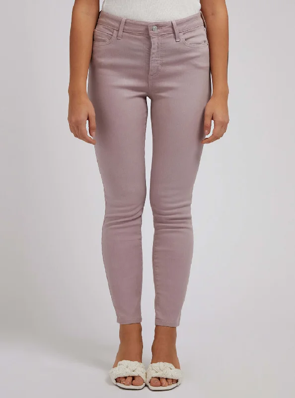 Cute Casual Outfits Black and white style Mid-Rise Curvy Fit Skinny Denim Jeans In Rose Taupe